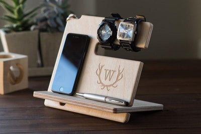 Personalized wooden Docking Station - BOSTON CREATIVE COMPANY